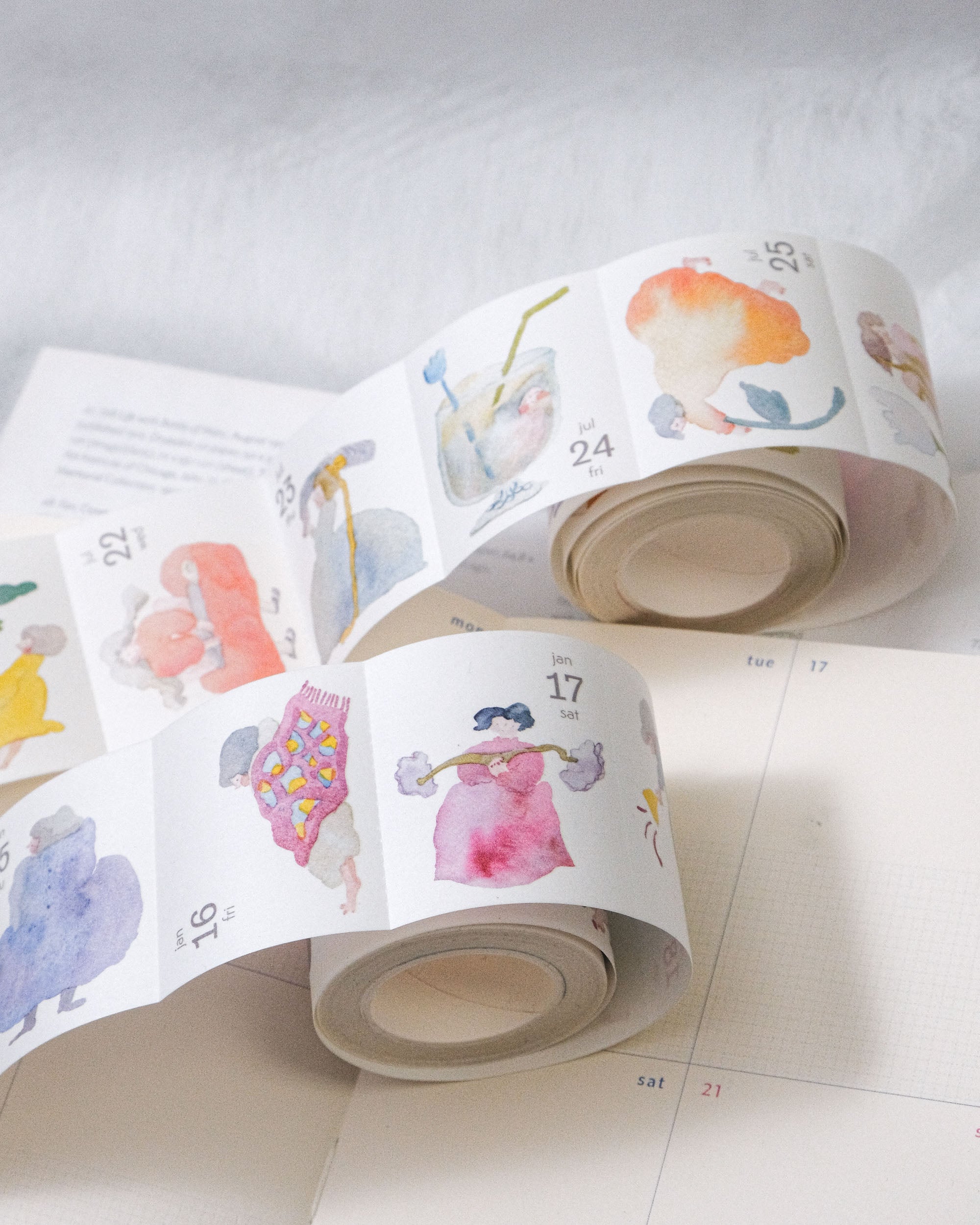 dodolulu 2026 卓上カレンダー　365日のgirls Pre-order Dodolulu 2026 Daily Desk Calendar with